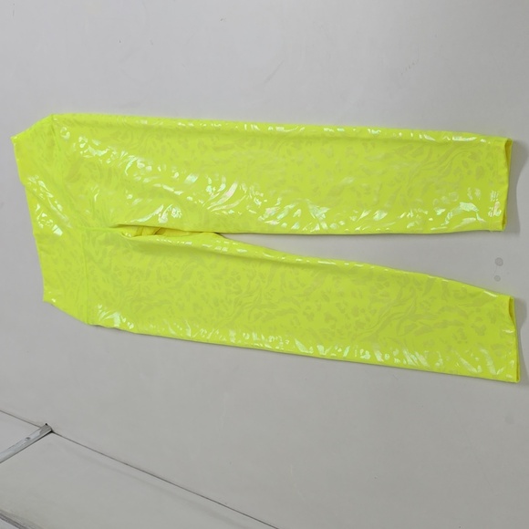 Carbon38 Neon Yellow Activewear Top - Picture 5 of 11